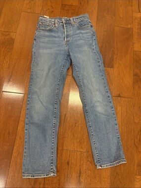 Levi's Women's Light Blue Straight-Leg Jeans